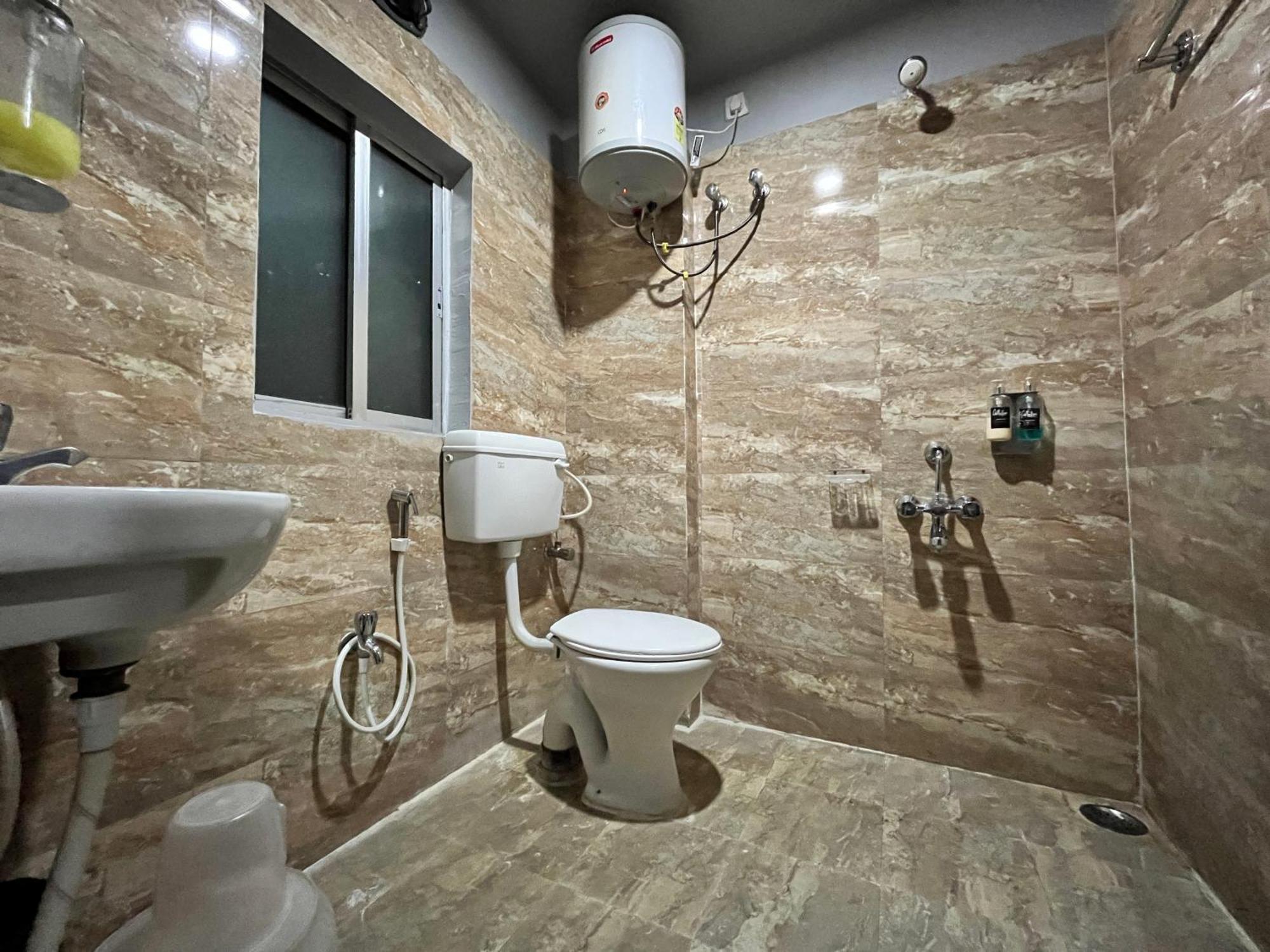 Rjb Grand Hotel Guwahati Luaran gambar
